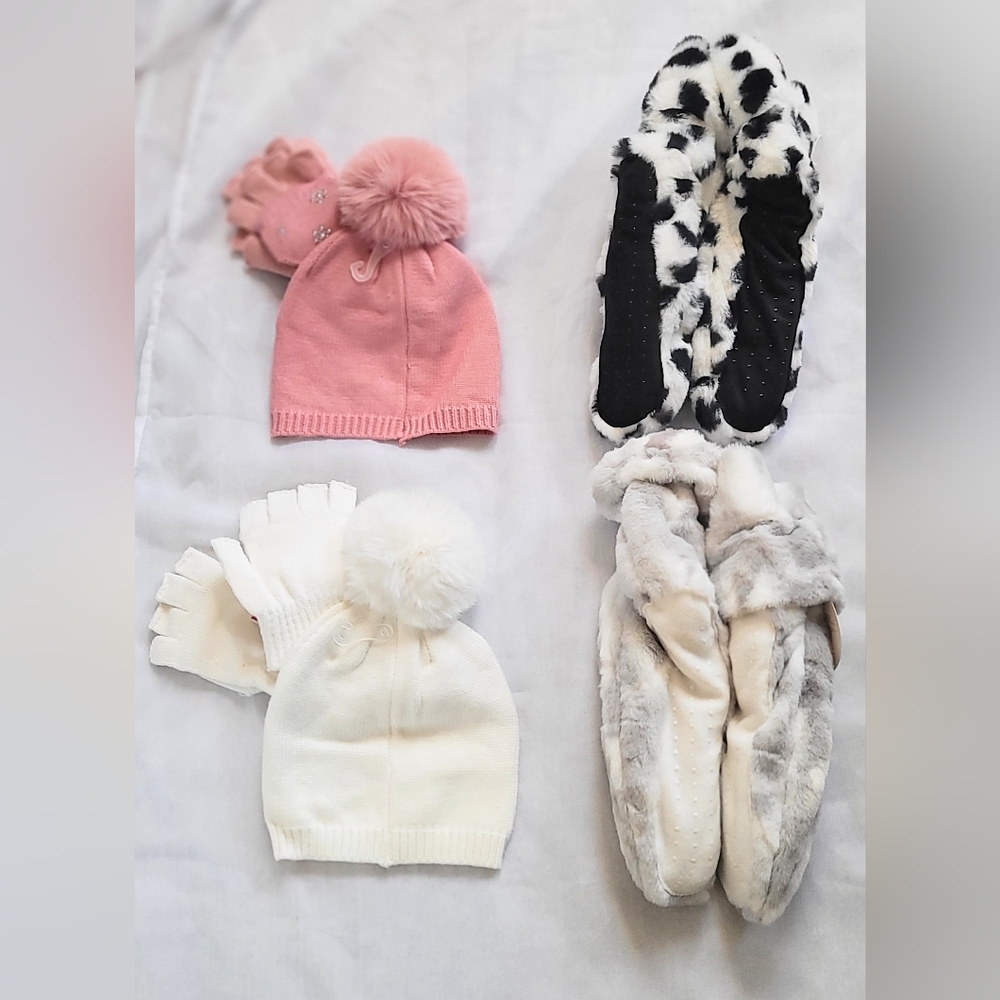NWT! Cozy Women's Bundle; Beanie, Booties Size (5-7), Gloves Gift Set - Picture 3 of 5